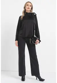 Bluza cu detaliu funda - Negru