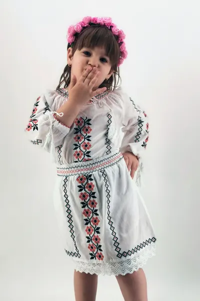 Compleu traditional fetite Marinela