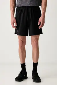 On pantaloni scurți sport pentru bărbați