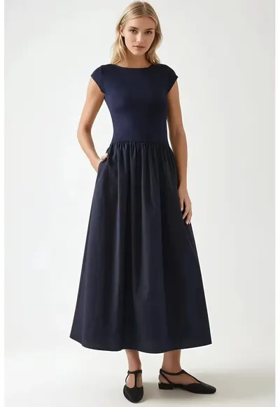 Rochie midi - albastru - material usor - design elegant