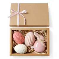 Set cadou Paște cu 3 lumânări ou din ceară de soia și iepuraș ceramic în cutie cadou - Roz pudrat / Neparfumate