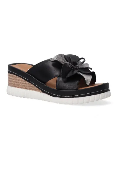 Papuci wedge din piele - cu aplicatie florala
