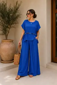 Compleu dama, masura mare, din vascoza cu pantaloni palazzo si bluza lejera cu margele, albastru electric