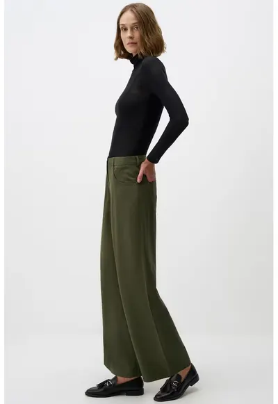 Pantaloni din tencel cu croiala ampla - Kaki