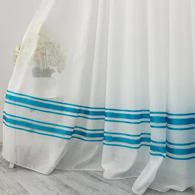Perdea Lines tip IN plin, cu Banda Satinata, Alb - Bleu, 140cm latime x 260cm inaltime, cu rejansa pt bara