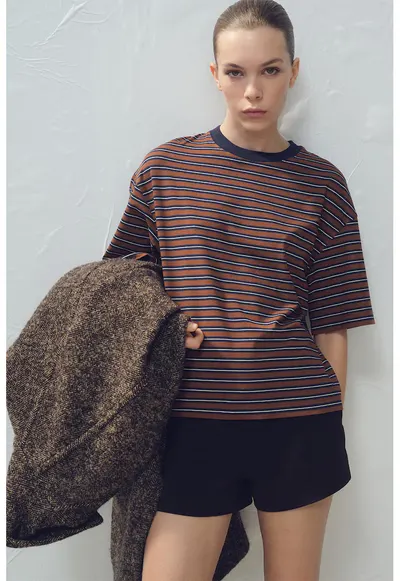 Tricou relaxed fit cu dungi - Alb/Maro deschis/Bleumarin