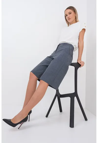 Pantaloni scurti din amestec de lana cu croiala ampla - Gri melange