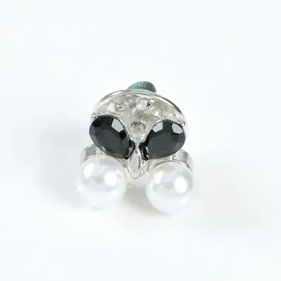 Brosa martisor fluture cu pietre negre