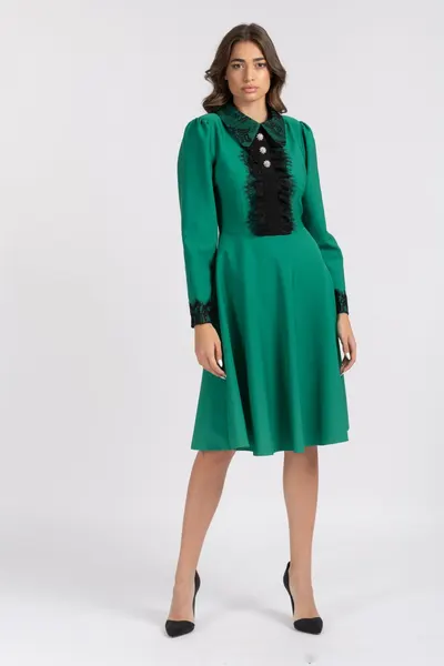 Rochie LaDonna verde cu dantela neagra si nasturi MAXI