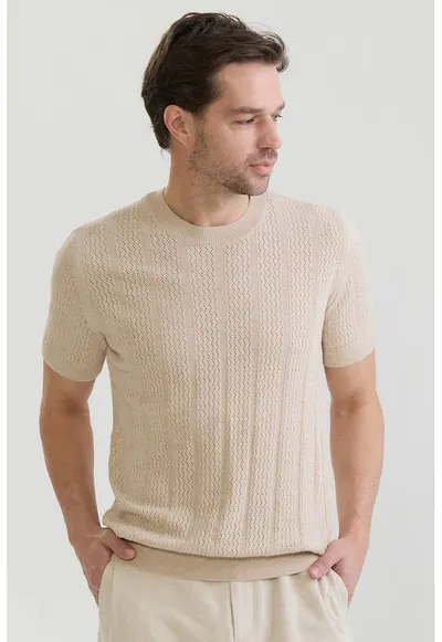 Tricou tricotat cu decolteu la baza gatului - Bej