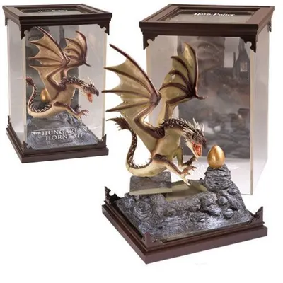 Statuetă Harry Potter - Magical Creatures: Hungarian Horntail, 19 cm