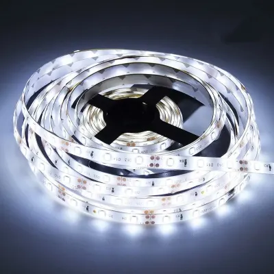 Banda LED de exterior, 600 LED-uri alb rece, 6500K, lungime 5 m, consum energie 9,6W/m, IP65