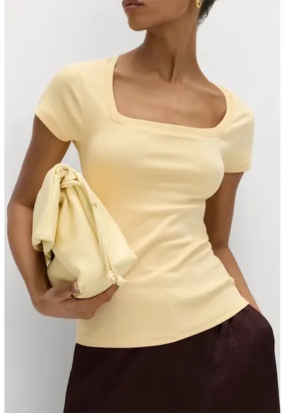 Tricou slim fit cu decolteu patrat - Galben pal