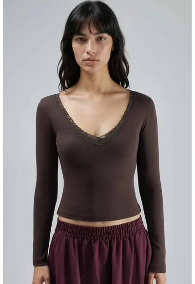 Bluza dama - slim fit - decolteu in V - maro - jerseu