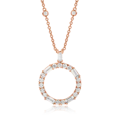 Lant cu pandantiv cerc din aur roz cu diamante baguette si rotunde de 1.38ct