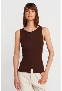 Tricou Femei - fara maneci cu nervuri si nasturi - Maro Castaniu - UNI Standard -