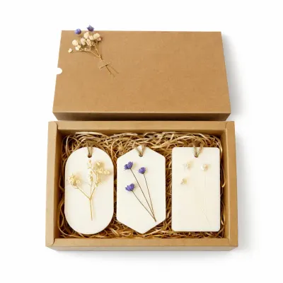 Set cadou HERBARIUM – 3 odorizante dulap din ceară de soia, flori uscate - Mosc & Iris Negru
