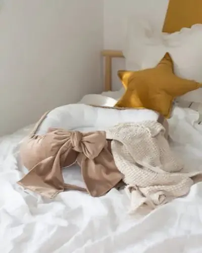 Suport de dormit babynest premium bumbac organic si catifea bej cu funda by BabyLy 80x50 cm