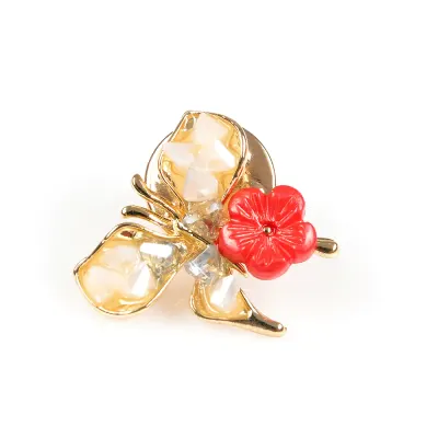 Brosa martisor fluture auriu cu floare rosie