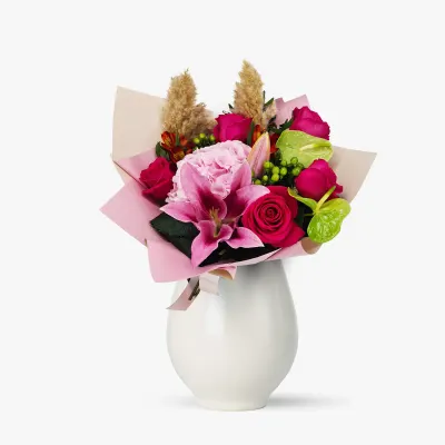 Buchet cu hortensie si crin roz