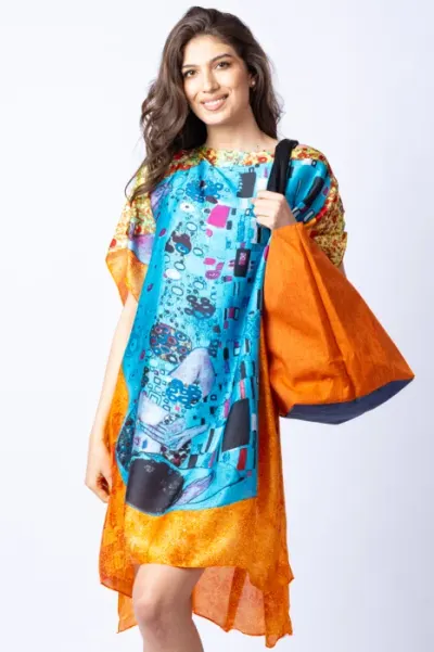 Rochie de plaja tip poncho din matase cu stilizare Sarutul turcoaz pe fond portocaliu
