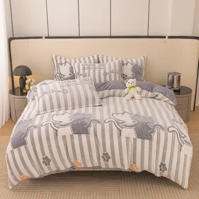 Lenjerie pat dublu, Super Pufoasa COCOLINO,cu ELASTIC, 4 piese, Jojo Home, Alb, Gri, Dungi, Pisicute