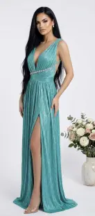 Rochie lunga de ocazie de culoare turquoise cu fusta plisata si lant de cristale pe spate
