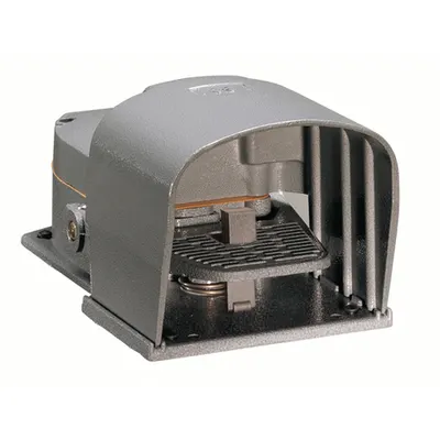 Intrerupator de Picior, K Series, One Pedal, With Two-Stage Safety Lever, Metal Body, Close. Contacts 2no+2nc 2-Stage Snap Action