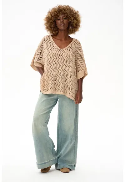 Pulover oversized cu perforatii si slituri laterale
