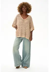 Pulover oversized cu perforatii si slituri laterale -