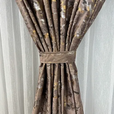 Draperie Catifea Nikko cu insertii aurii, Roz prafuit, 140cm latime x 260cm inaltime, cu tiv lat pt bara