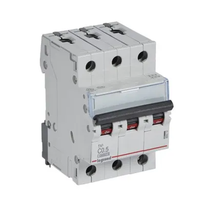 Disjunctor TX3 3P C0,5 10 kA