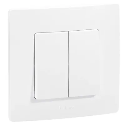 Comutator alb 16AX, LEGRAND NILOE cu rama alba inclusa