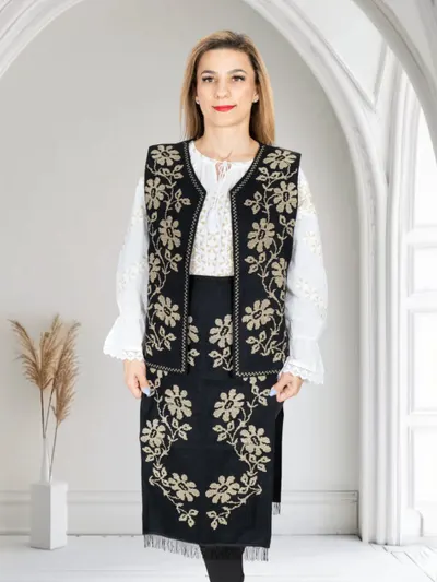 Costum Traditional Vesta si Fote Alina 4