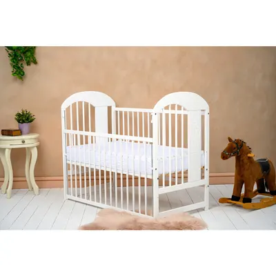 Patut din lemn bebe, 120x60 cm, Cu laterala culisanta, Din lemn de pin, Stabil si rezistent, Inaltime saltea reglabila pe 3 nivele, Laterala cu 3 bete detasabile, EN716-1, EN716-2, Alb, Qmini, Julia II, Elefantel + Saltea 8 cm