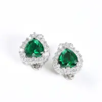 Cercei eleganti argintii cu piatra verde in forma de inima