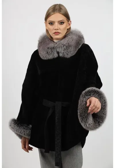 Poncho de Dama din Miel Australian si Gluga din Vulpe Argintie - Model Butterfly - Negru/Gri