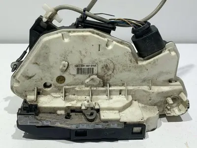 Broasca usa stanga fata 5N1837015A Volkswagen Tiguan (2007-2011)