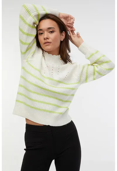 Pulover cu model in dungi si guler mediu - Alb/Verde lime