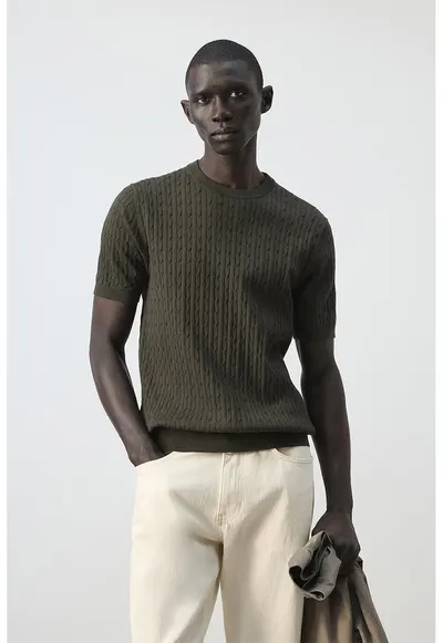 Tricou slim fit cu model torsade Essentials - Maro