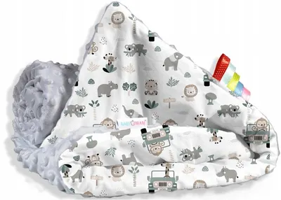 Paturica pentru copii BabyMam versatila, realizata cu doua fete, dimensiune 75 x 100 cm, model minky Safari