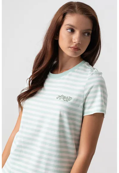 Tricou cu decolteu la baza gatului si model in dungi - Verde deschis/Alb murdar