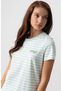 Tricou cu decolteu la baza gatului si model in dungi - Verde deschis/Alb murdar