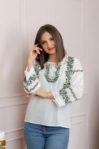 Bluza alba cu motiv floral verde Teodora
