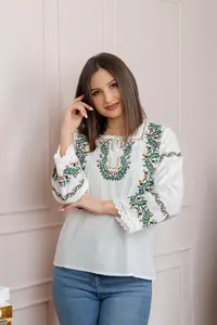 Bluza alba cu motiv floral verde Teodora