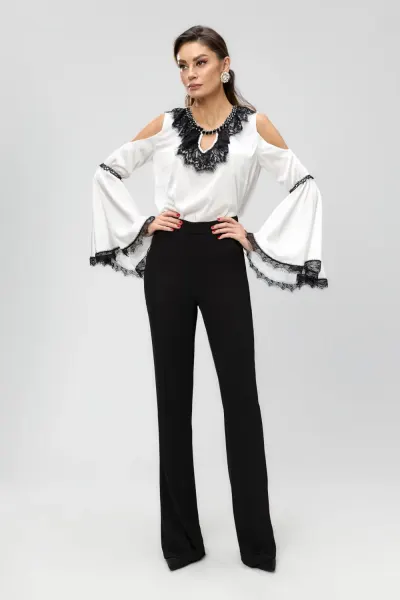 Bluza alba eleganta din vascoza cu umeri goi si maneci clopot