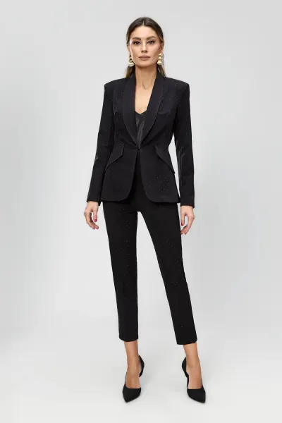 Compleu elegant negru format din pantaloni cu talie inalta si sacou cambrat