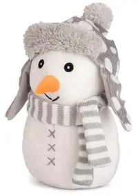 Jucărie de pluș Amek Toys - Om de zăpadă cu pălărie și eșarfă gri, 19 cm