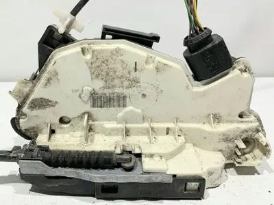 Broasca usa stanga fata 5N1837015C Skoda Fabia 2 facelift (2010-2014)