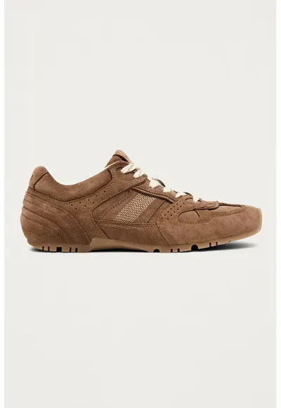Pantofi sport din piele intoarsa cu detalii perforate - Maro